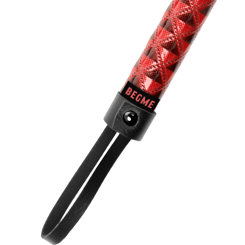 BEGME - FLOGGER EN CUIR VEGAN ÉDITION ROUGE
