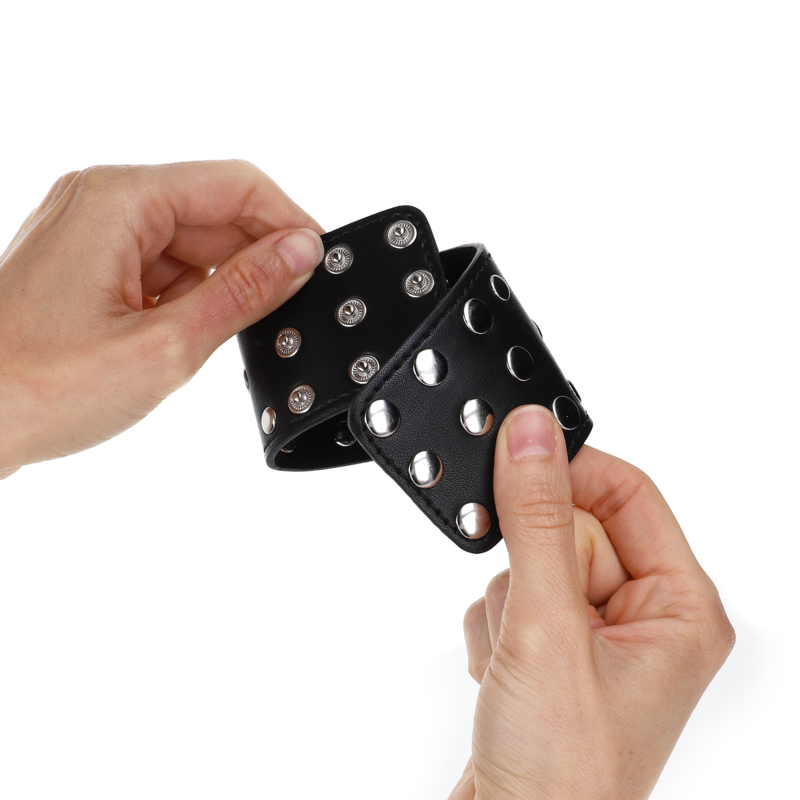 KINK - WRIST RESTRAINTS WITH SNAP FASTEN FULL OF RIVETS BLACK ADJUSTABLE 19-24 CM X 5.5 CM - 3
