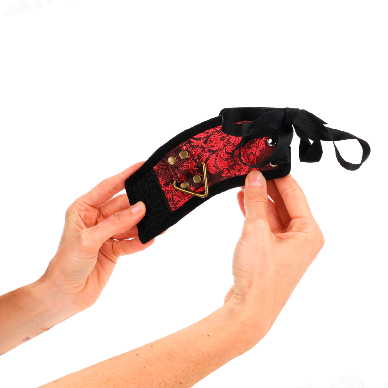 KINK - SCANDAL WRIST RESTRAINTS RED-BLACK LACE DETAILS 24.5 CM X 6.5 CM - 3