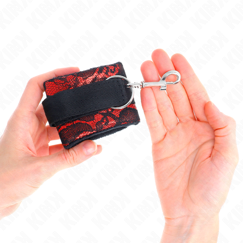 KINK - SHORT VELVET LACE WRIST RESTRAINTS AND NYLON BIND RED / BLACK 23 X 6.5 CM - 3