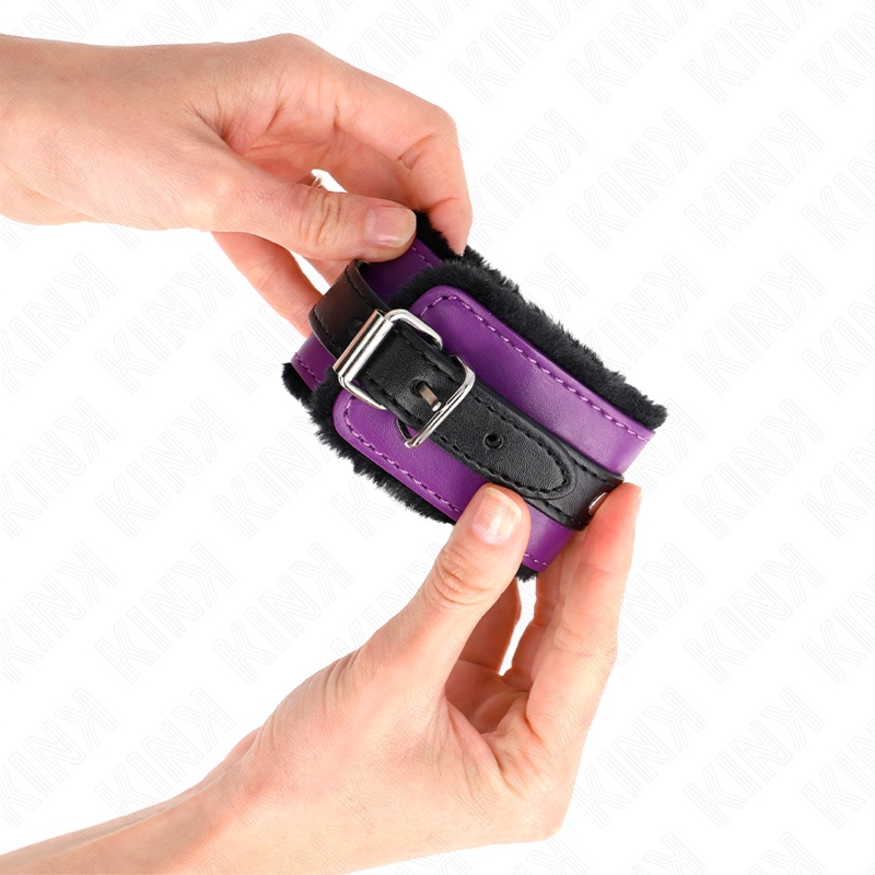 KINK - PREMIUM FUR LINED WRIST RESTRAINTS BLACK WITH PURPLE / BLACK BELT ADJUSTABLE 17-29 CM X 6 CM - 3