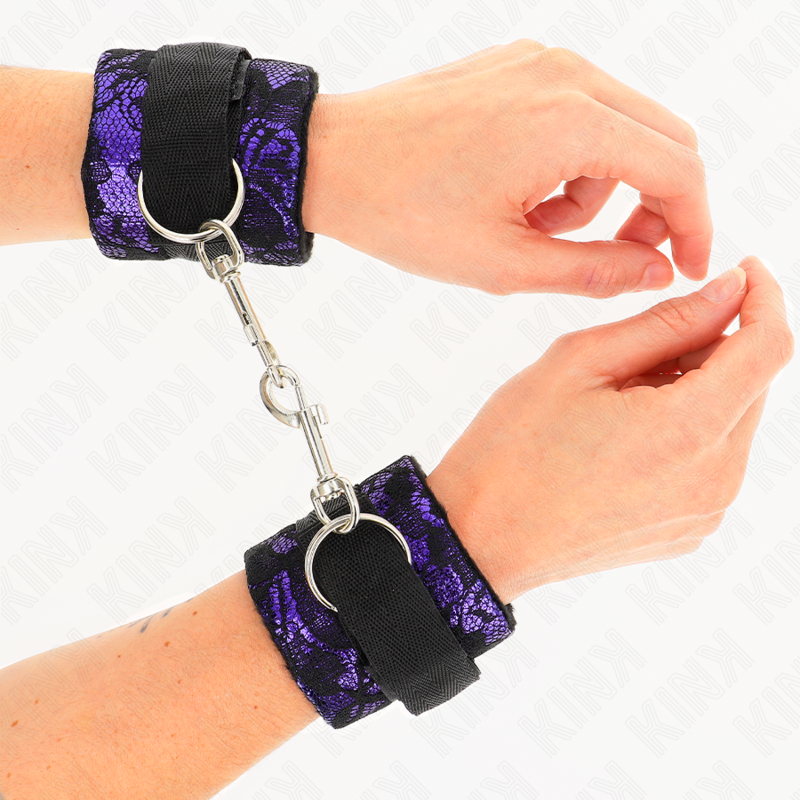 KINK - SHORT VELVET LACE WRIST RESTRAINTS AND NYLON BIND PURPLE / BLACK 23 X 6.5 CM - 2