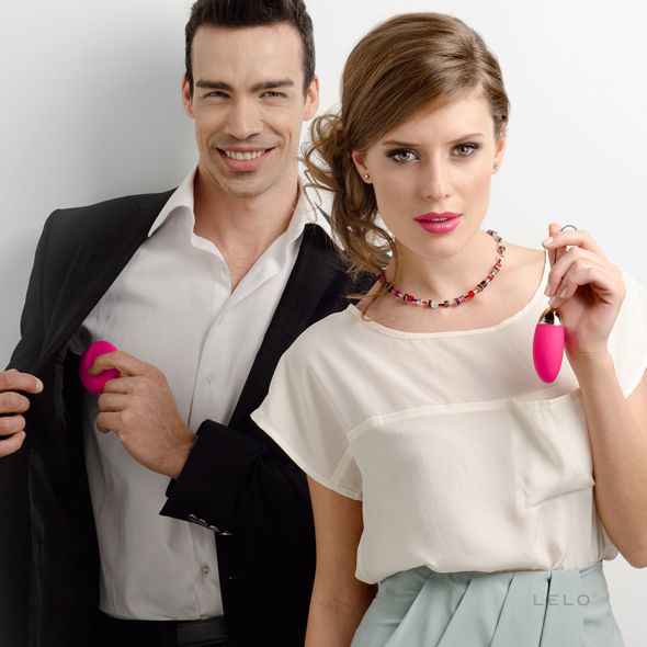 LELO - LYLA 2 INSIGNIA DESIGN EDITION UOVO MASSAGGIATORE CERISE - Secretroomsexyshop